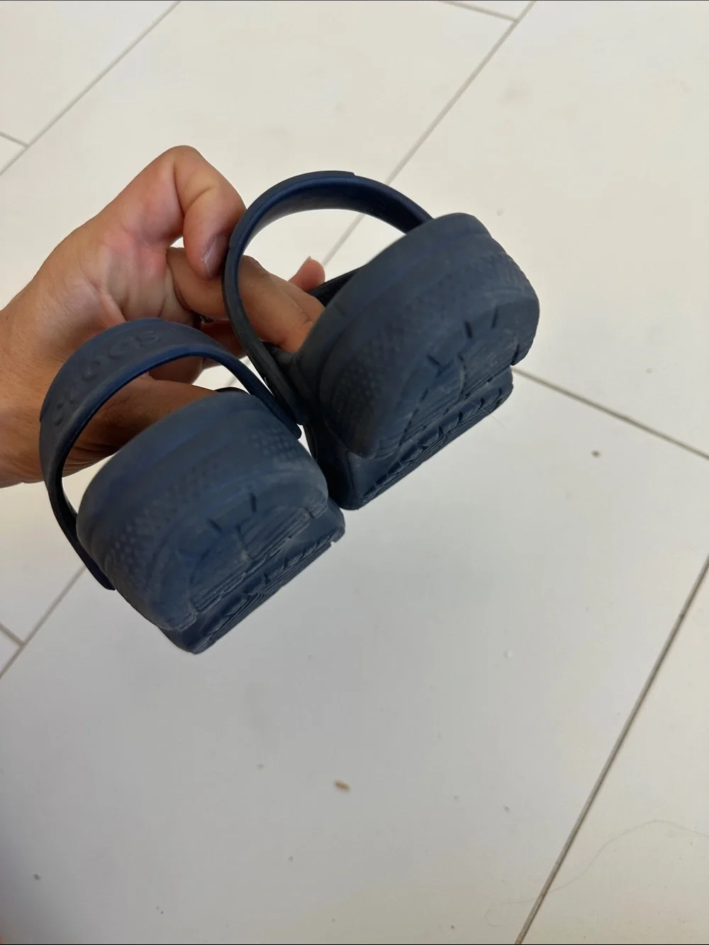 CROCS Kids Classic Clogs in Navy 9